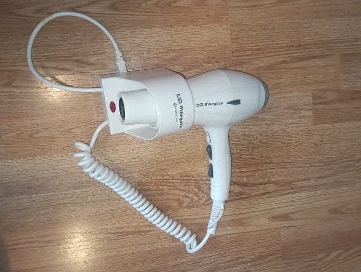 Orbegozo Föhn met Wandhouder - Ideaal voor Thuis of Reizen, Ophalen of Verzenden, Gebruikt, Haarverzorging