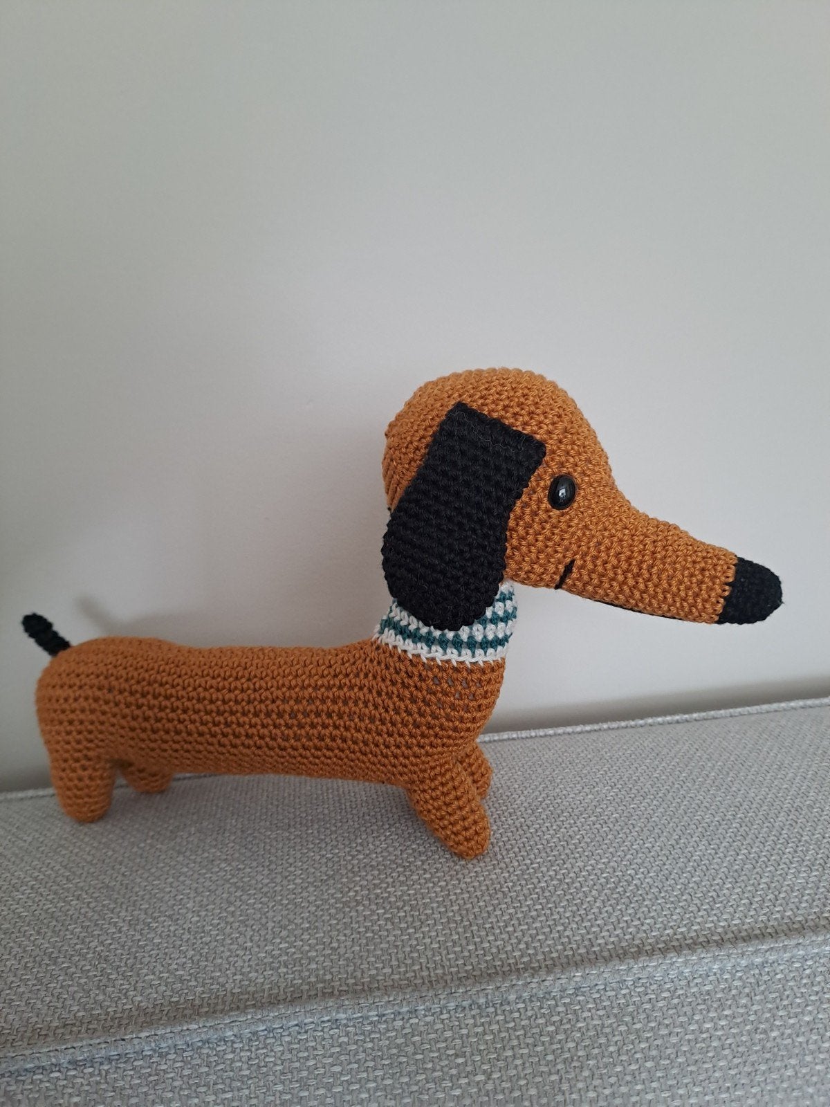 Gehaakte Teckel Knuffel - Handgemaakt en Uniek, Kinderen en Baby's, Overige merken, Zo goed als nieuw, Middelgroot (20 tot 80 cm)