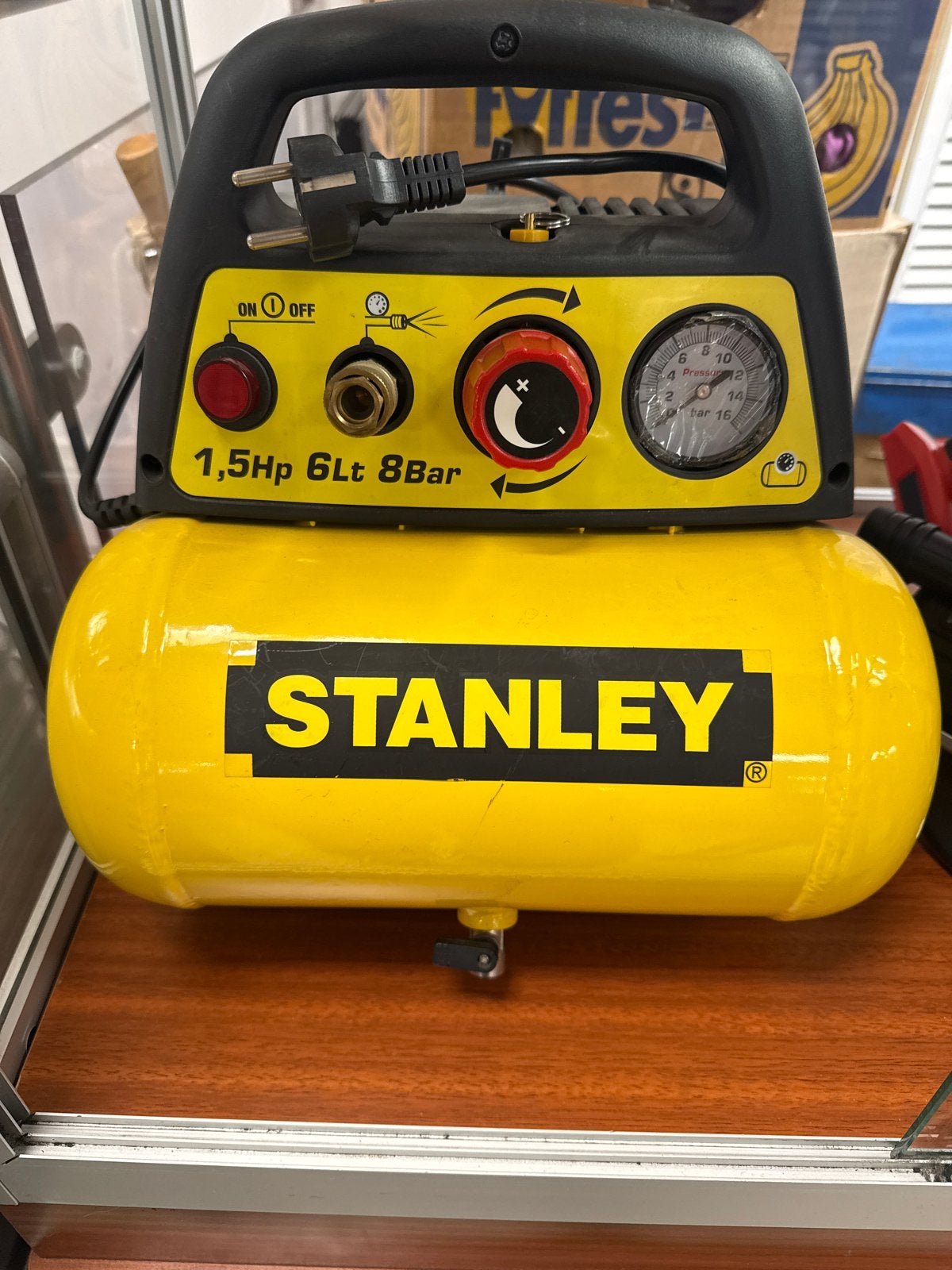 Stanley Compressor 1.5Pk 6L 8Bar - Gebruikt, Minder dan 25 liter, Ophalen of Verzenden, Gebruikt, 6 tot 10 bar