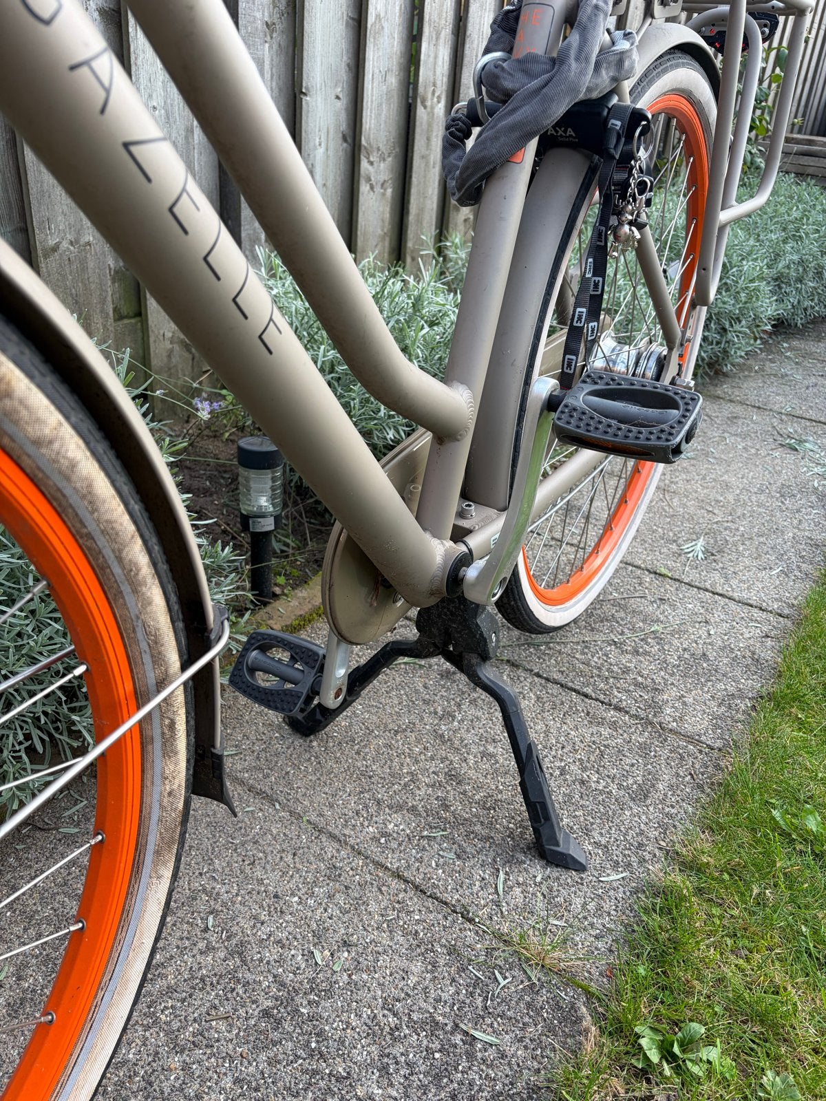 Foto 11 van Gazelle Heavy Duty NL T7 frame54 2017 fiets met krat en slot