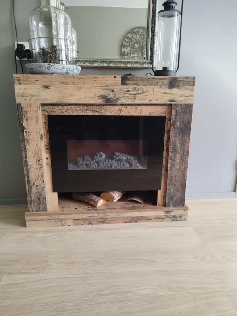 Elektrische haard met houten ombouw, Ophalen