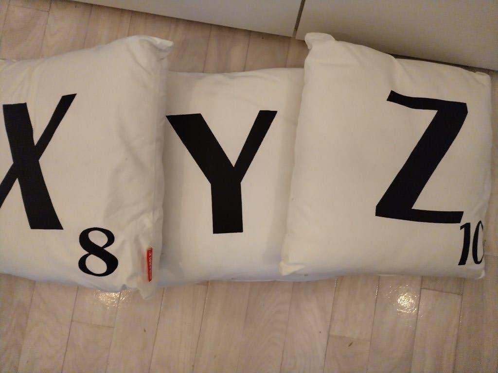 Wordfeud / Scrabble sierkussens (X, Y en Z), Huis en Inrichting, Overige merken, Beige, Vierkant, Ophalen of Verzenden