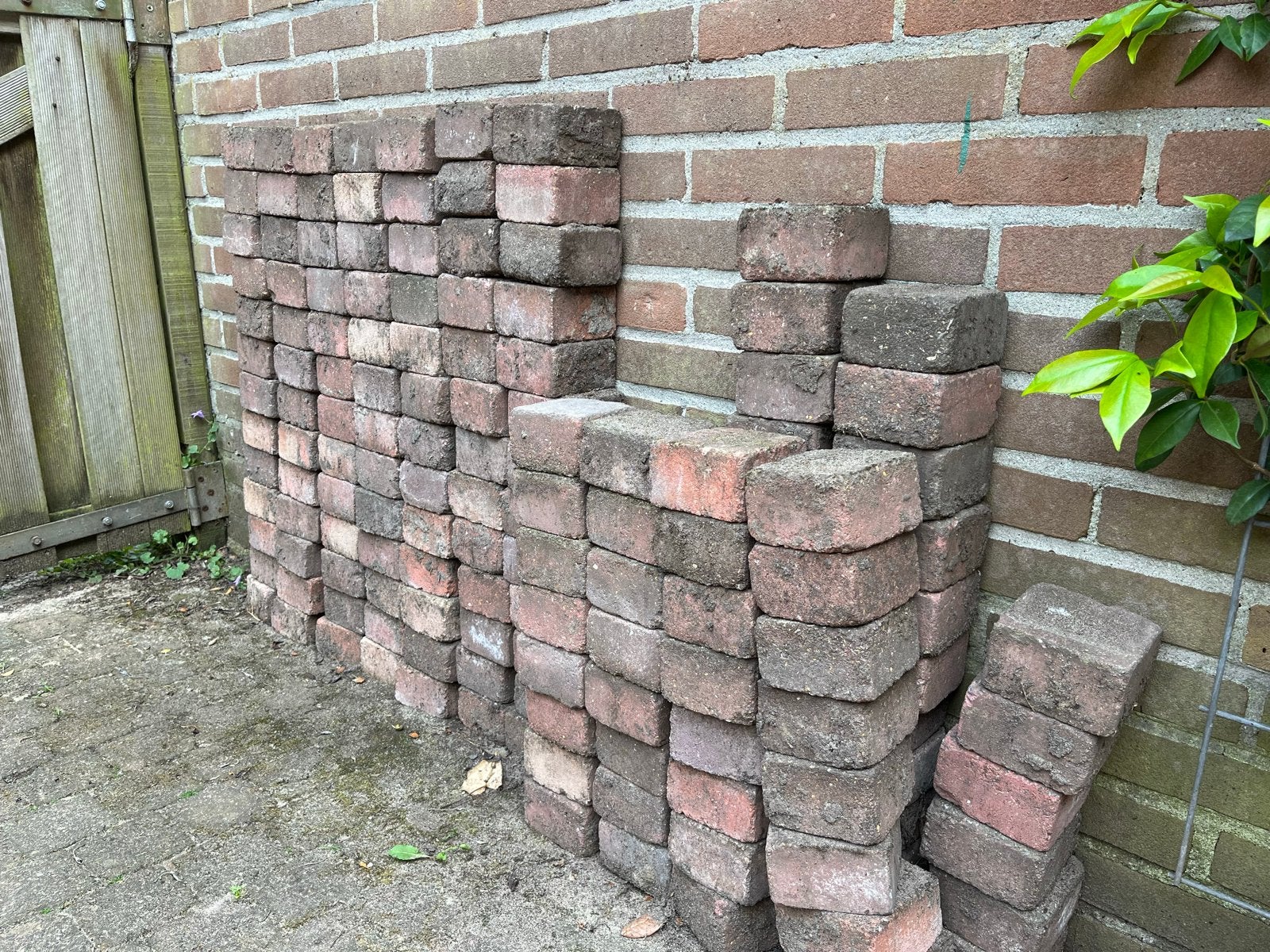 Gestis af te halen tuintegels, Tuin en Terras, Ophalen, Gebruikt, Klinkers, Minder dan 5 m²