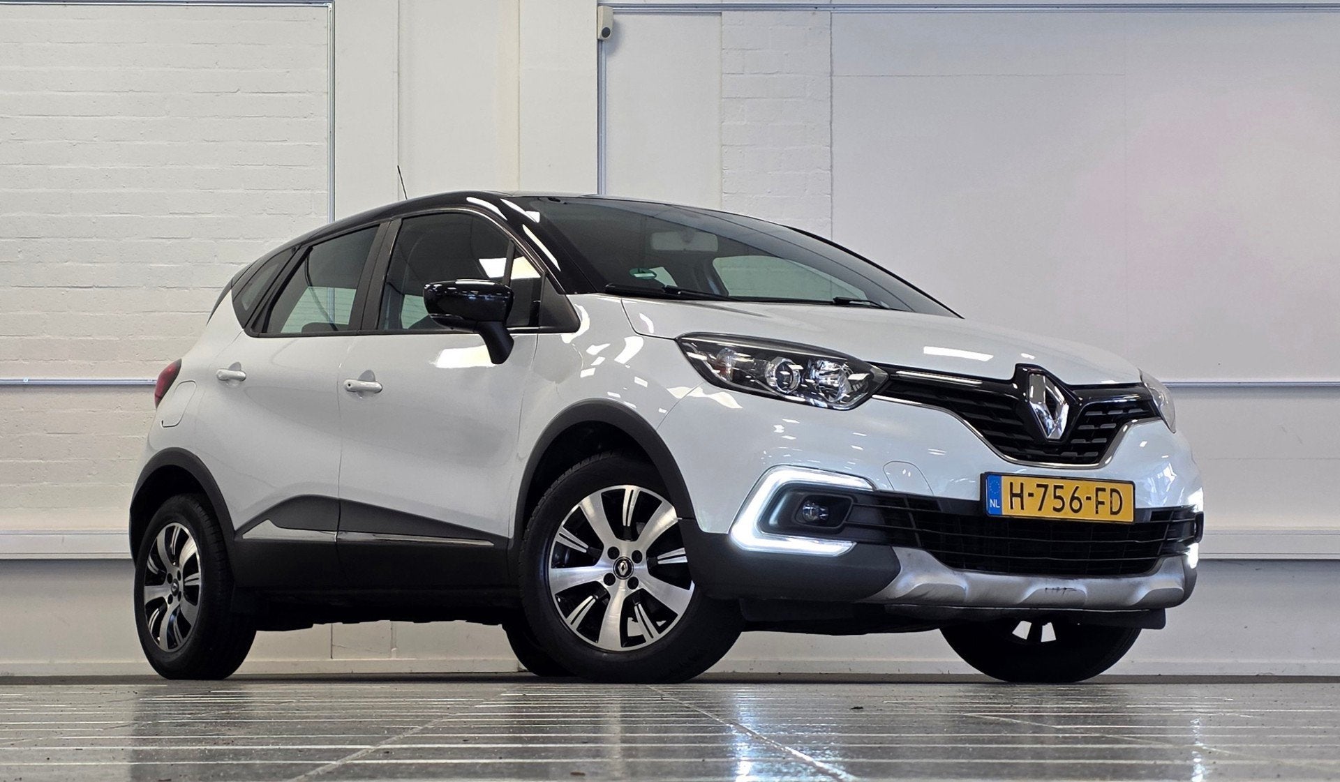 Renault Captur 0.9 TCe Zen LED Navigatie Lerenbekleding Gara, Auto's, Voorwielaandrijving, 898 cc, Gebruikt, 620 kg