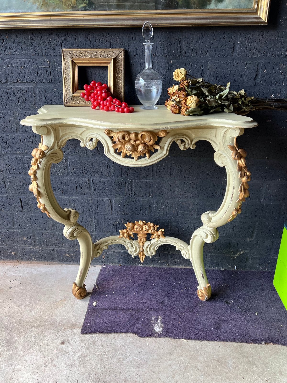 Mooie brocante eiken sidetable met sierlijke details, Ophalen, Gebruikt, 50 tot 100 cm, Eikenhout
