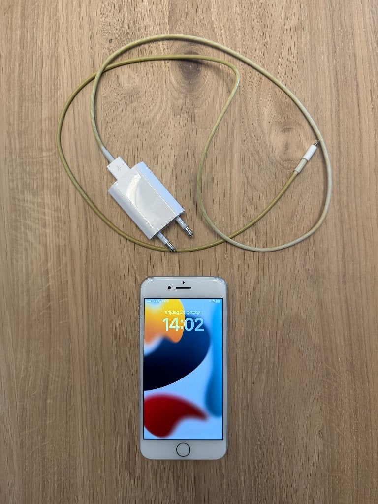 Apple iPhone 8 zilver (64 GB), Telecommunicatie, Mobiele telefoons | Apple iPhone, Gebruikt, Verzenden, 82 %, 64 GB