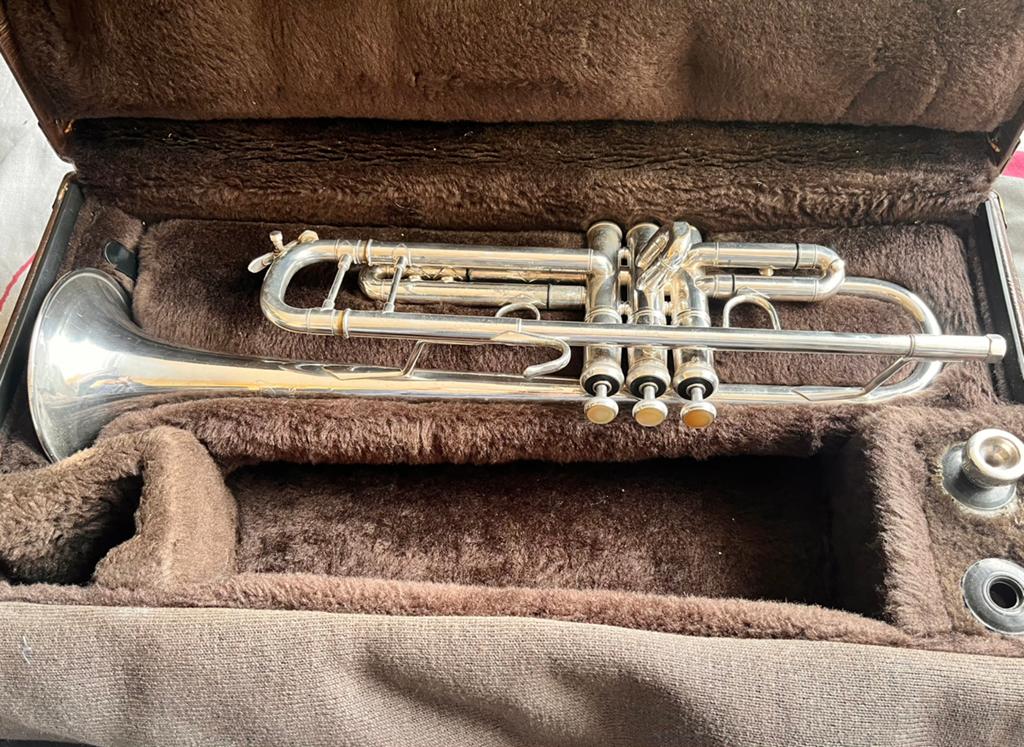 Bach Stradivarius Bb trompet, Muziek en Instrumenten, Blaasinstrumenten | Trompetten, Ophalen of Verzenden, Gebruikt, Bes-trompet