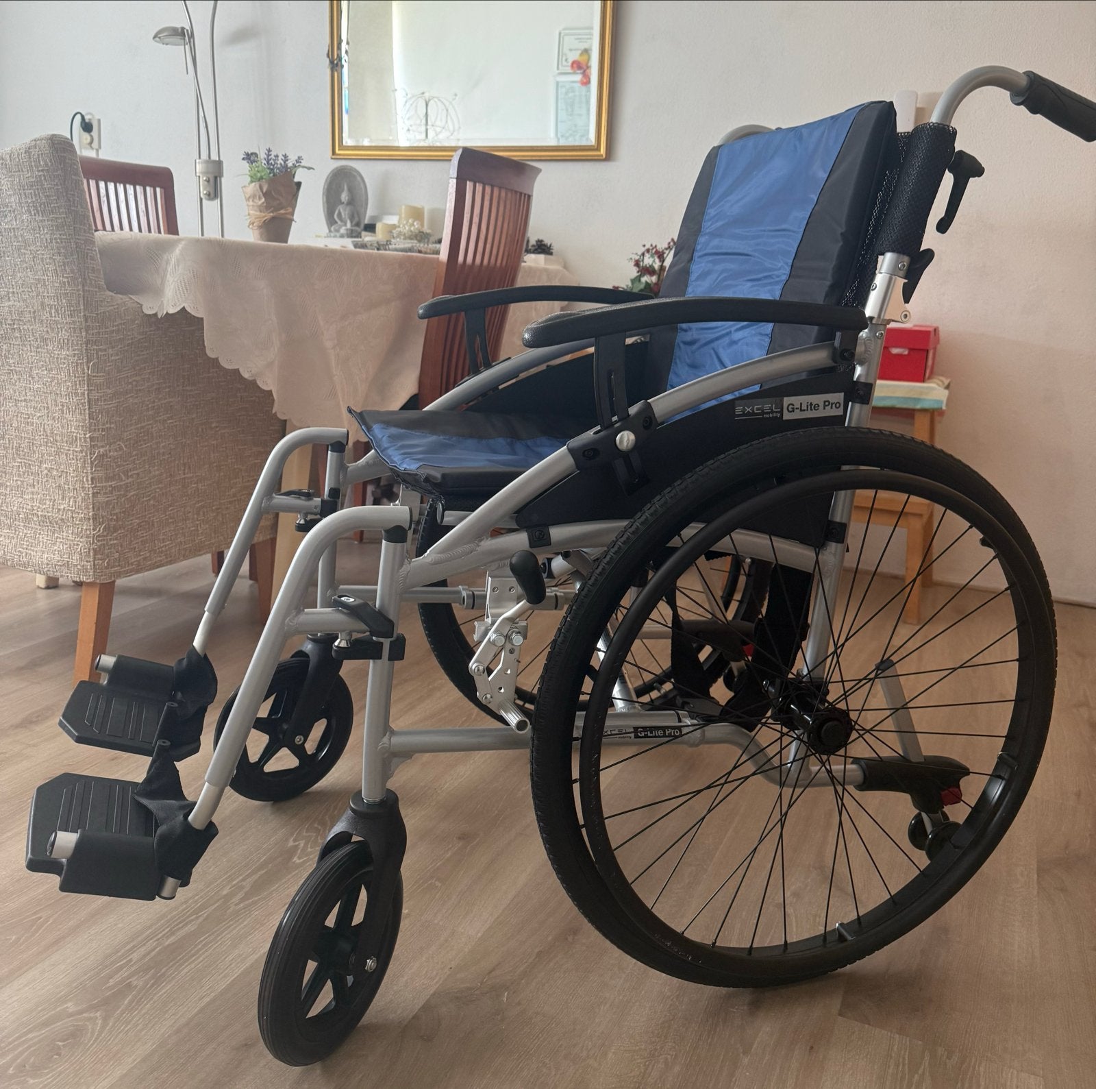 Licht gewicht rolstoel 11,5kg  1x gebruikt, Ophalen of Verzenden, Zo goed als nieuw, Duwrolstoel