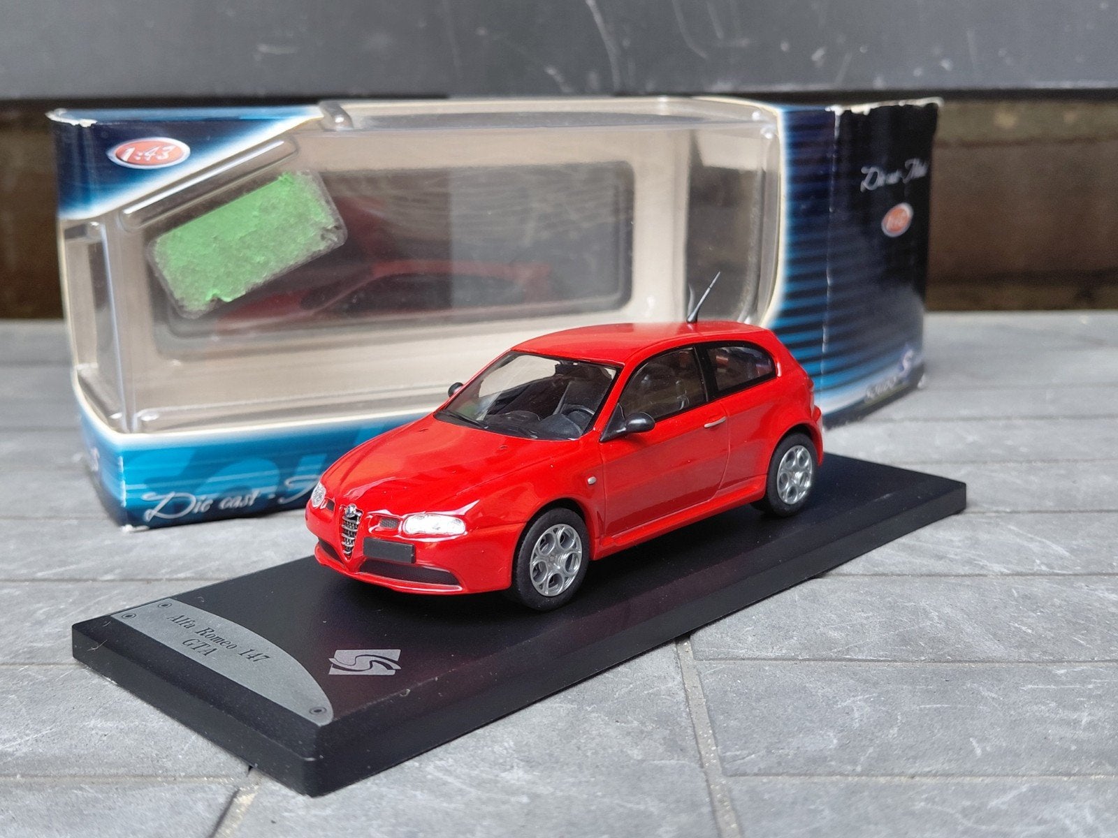 Alfa Romeo 147 GTA 3.2 V6 2003-2006 Rosso Alfa 1/43 Solido, Ophalen of Verzenden, Zo goed als nieuw, Auto, Solido