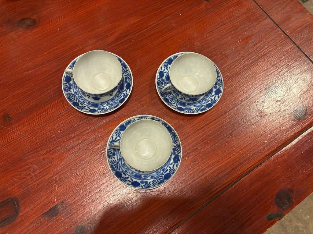 3 blauw-witte koppen en schotels Zwiebelmuster-stijl, Gebruikt, Niet bekend (tweedehands product), Onbekend (tweedehands product)
