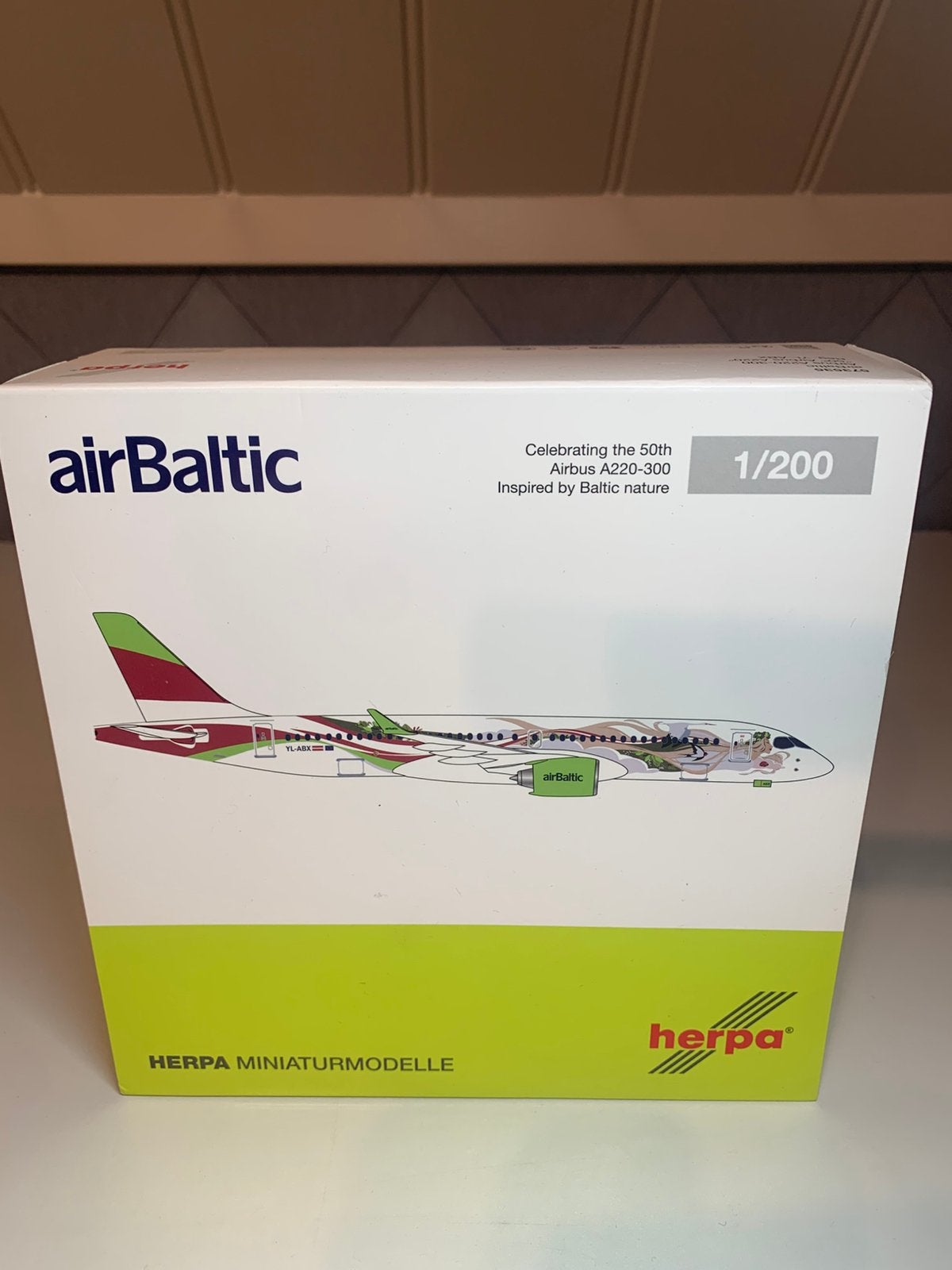 AirBaltic A220-300 Herpa(diecast), Ophalen of Verzenden, Nieuw, Schaalmodel