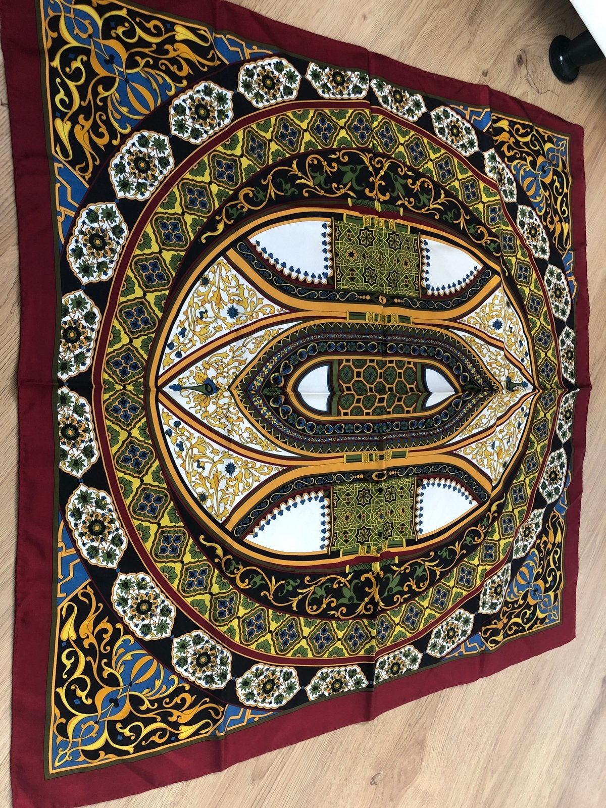 Vierkante satijnen sjaal zijde bandana wijnrood geel groen, Kleding | Dames, Mutsen, Sjaals en Handschoenen, Maat 46/48 (XL) of groter