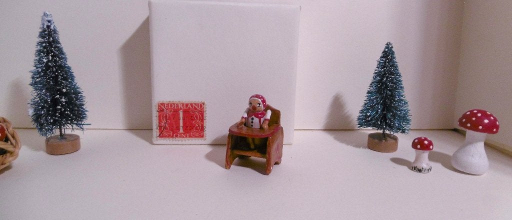 Oude houten kinderstoel miniatuur speelgoed poppenhuis pop, Verzenden, Poppenhuis
