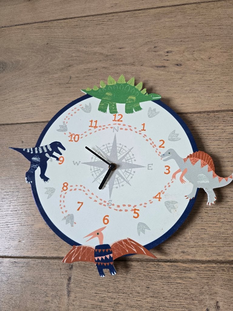 Superleuke dinosaurus klok (werkt op batterij ) GRATIS, Ophalen, Zo goed als nieuw, Ophangbaar, Meerkleurig