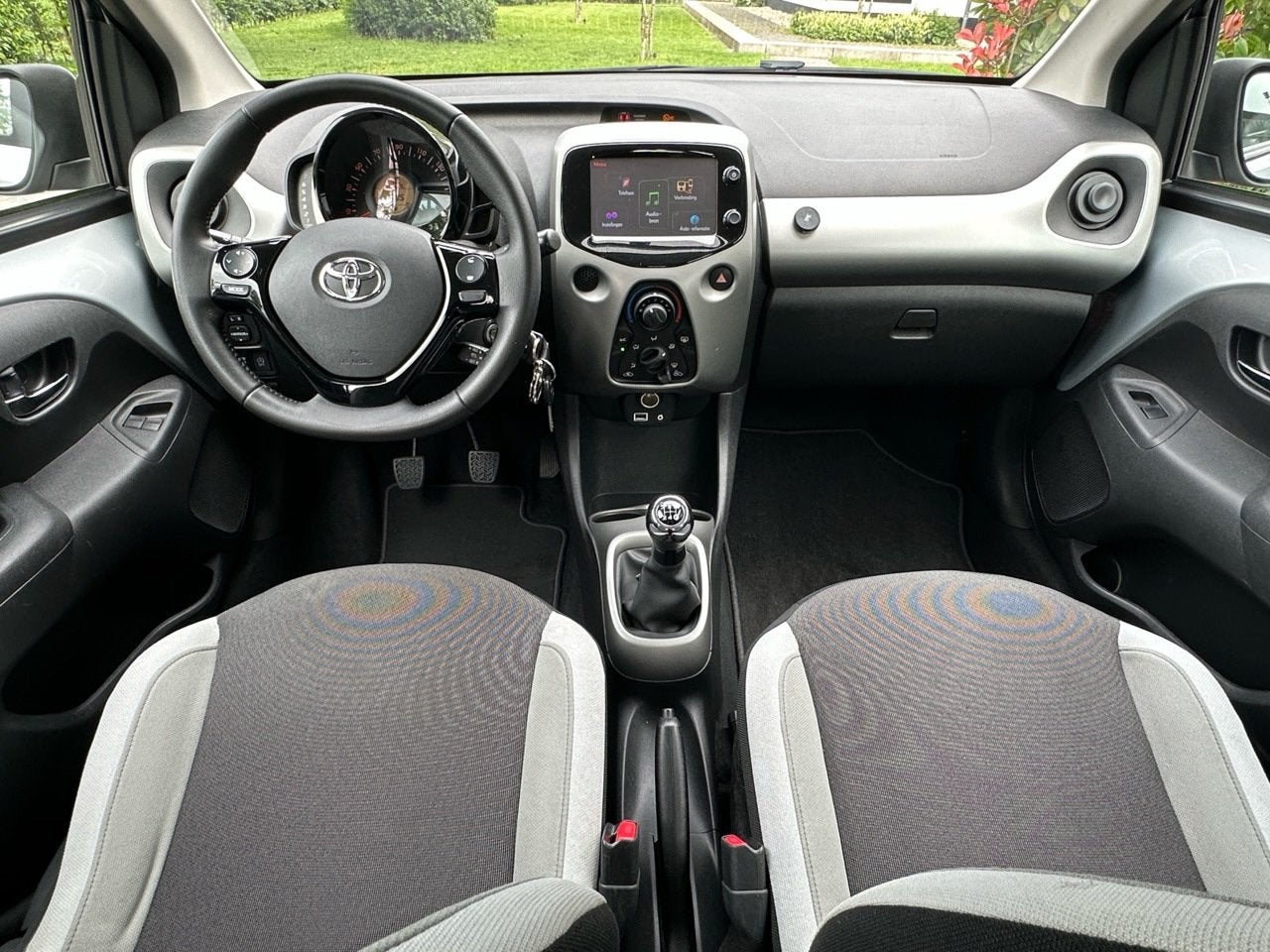 Toyota Aygo 1.0 VVT-i x-nav|CAMERA|CARPLAY|LED|RIJKLAAR|NAP|, Voorwielaandrijving, Stof, Gebruikt, Euro 6