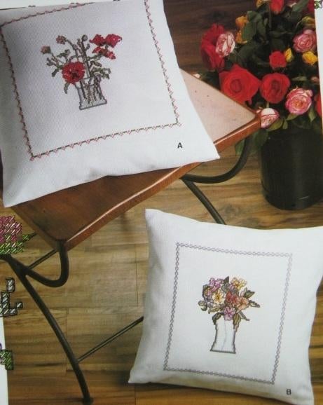 Borduurpatroon  Klaproos en bloemen op kussen nr 8253 do, Verzenden, Nieuw, Handborduren, Patroon