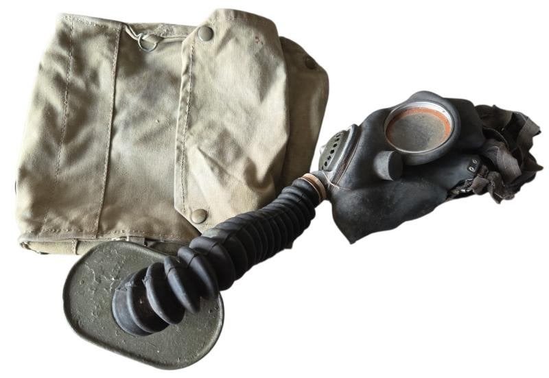 british ww2 MKVI large gasmasker with pouch, Ophalen of Verzenden, Engeland, Overige typen