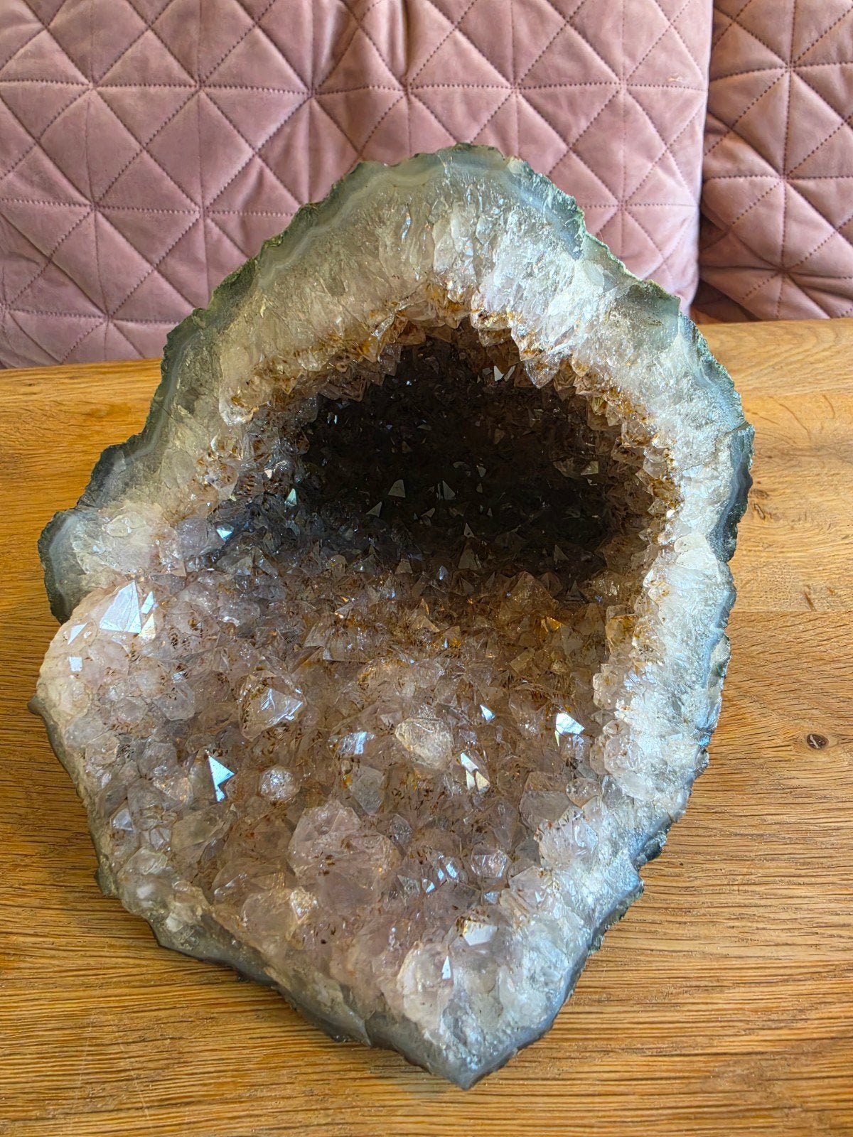 Diepe Amethist Geode met Gouden Insluitsels, shark cave, Ophalen of Verzenden