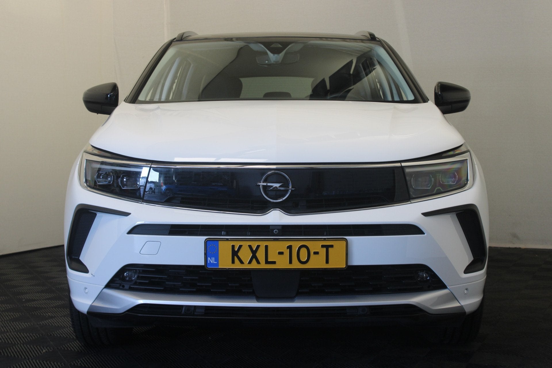 Opel Grandland 1.6 Turbo Plug-In Hybrid Ultimate (bj 2022), Auto's, Verwarmde buitenspiegels, 4 cilinders, Wit, Bedrijf