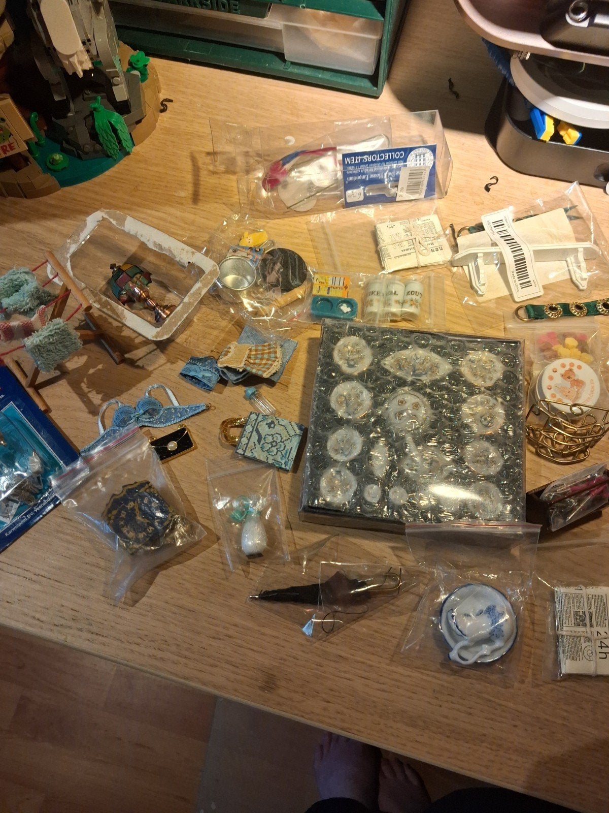 Diverse poppenhuis spullen schaal 1:12 - hobby opruiming, Ophalen of Verzenden, Zo goed als nieuw, Decoratie