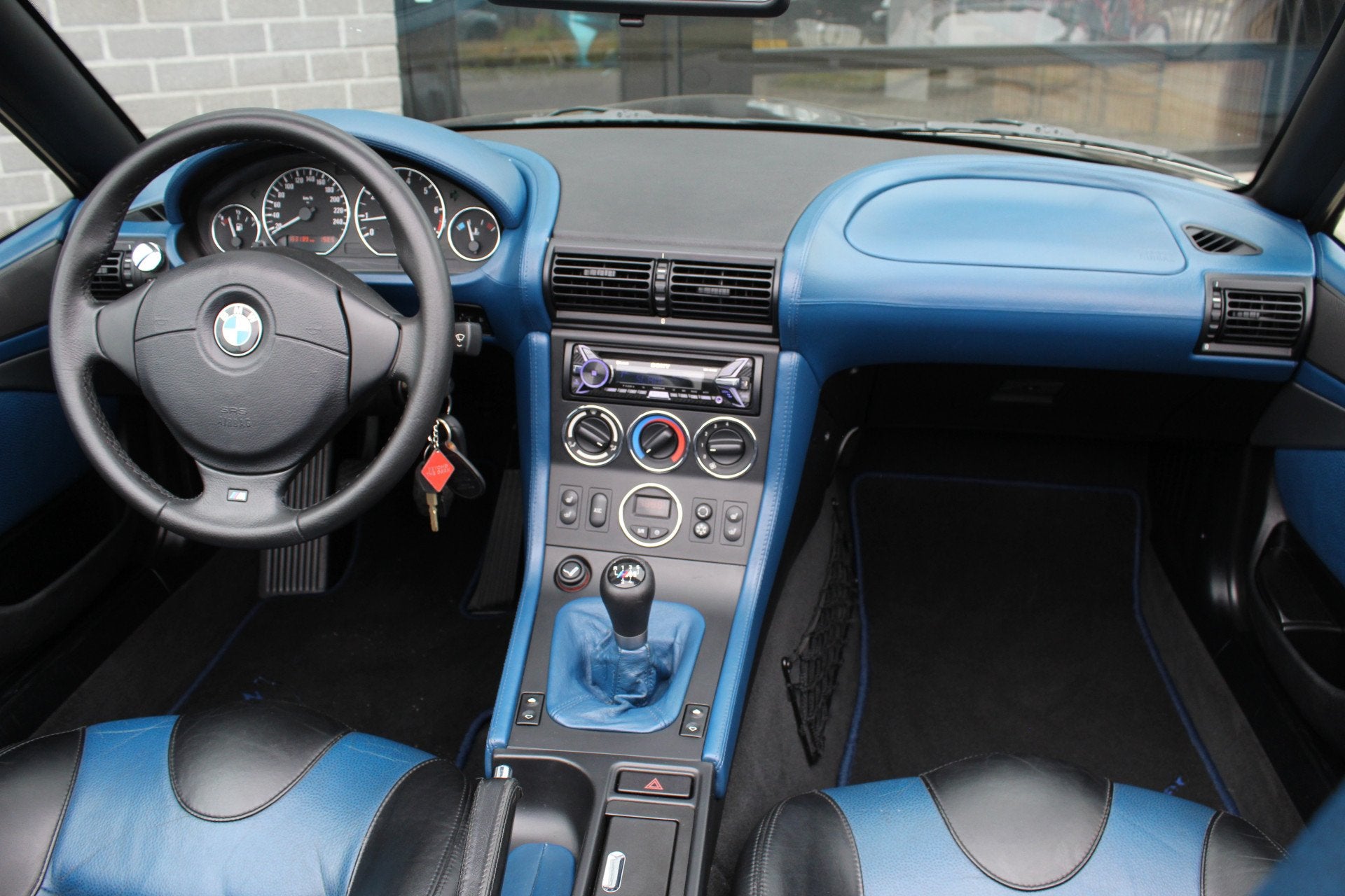 BMW Z3 Roadster 2.8 / Widebody / Leer / M Sport / N.A.P., Auto's, Oldtimers, Stoelverwarming, Achterwielaandrijving, Zwart, Bedrijf
