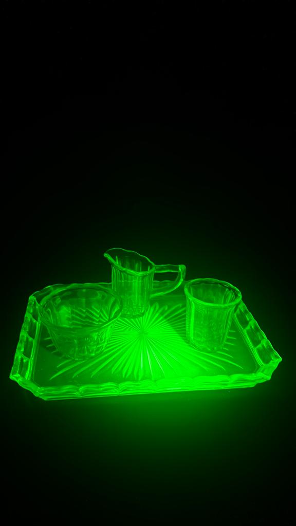 Melk suiker setje - uranium, Antiek en Kunst, Antiek | Glas en Kristal, Ophalen of Verzenden