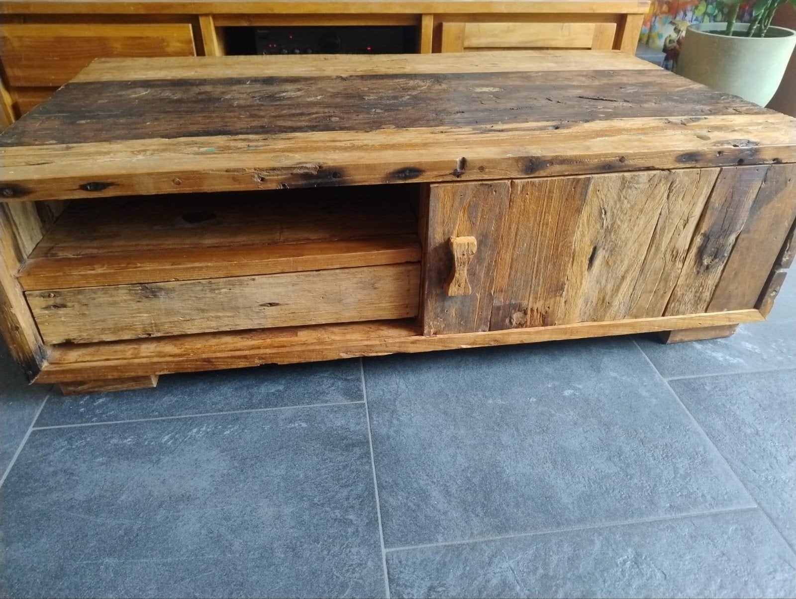Robuuste salontafel met lades, Ophalen, Gebruikt, 100 tot 150 cm, Teakhout