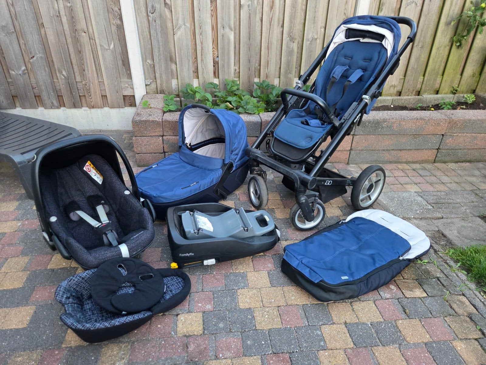 Mutsy igo kinderwagen, maxicosi en familyfix, Ophalen, Gebruikt, Mutsy