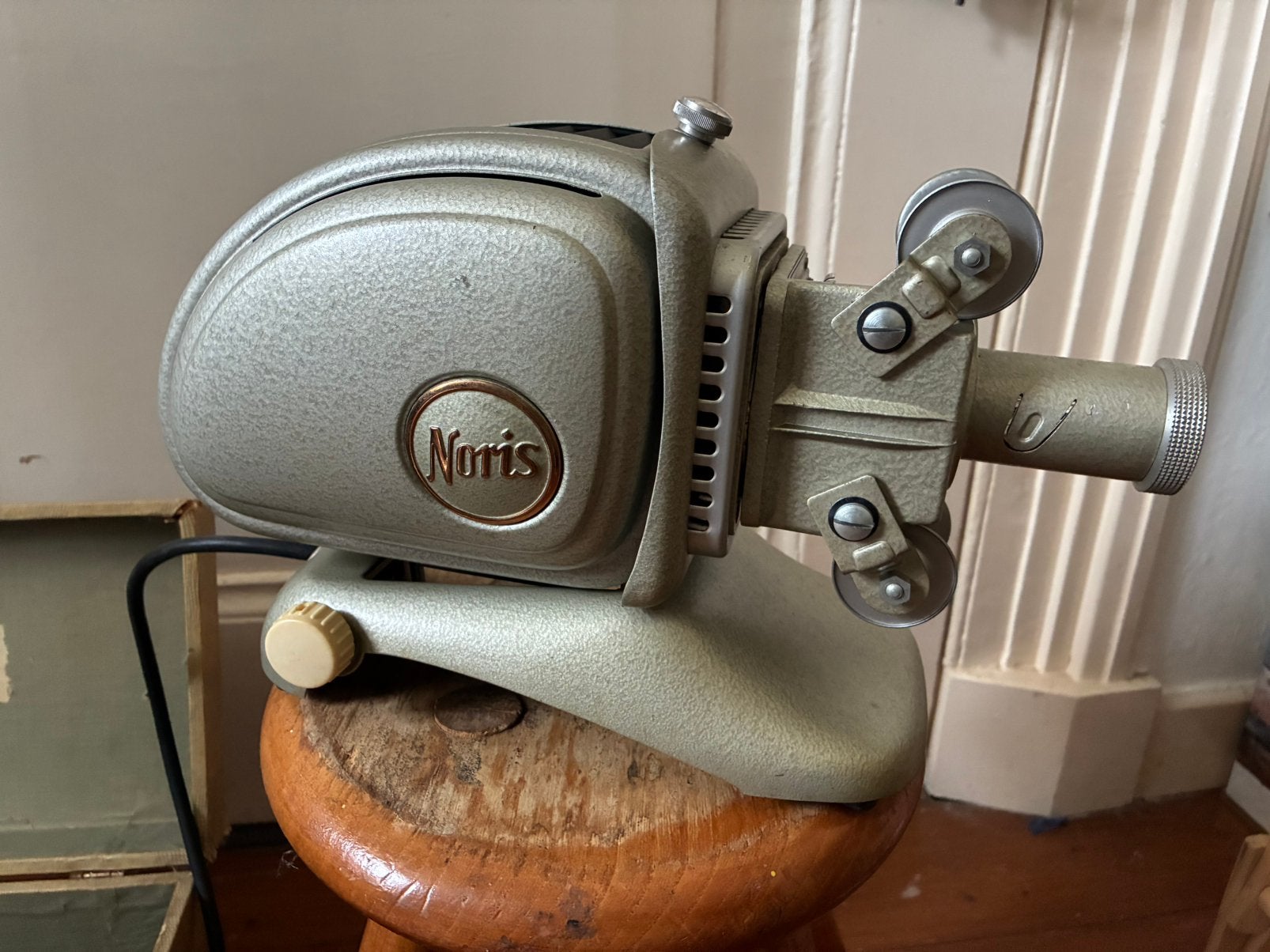 Noris diaprojector toverlantaarn in kist + rolletjes + lamp, Verzamelen, Ophalen of Verzenden, 1940 tot 1960, Projector