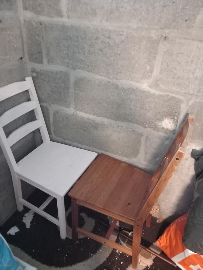 2 IKEA stoelen, waarvan 1 witgemaakt, Ophalen of Verzenden