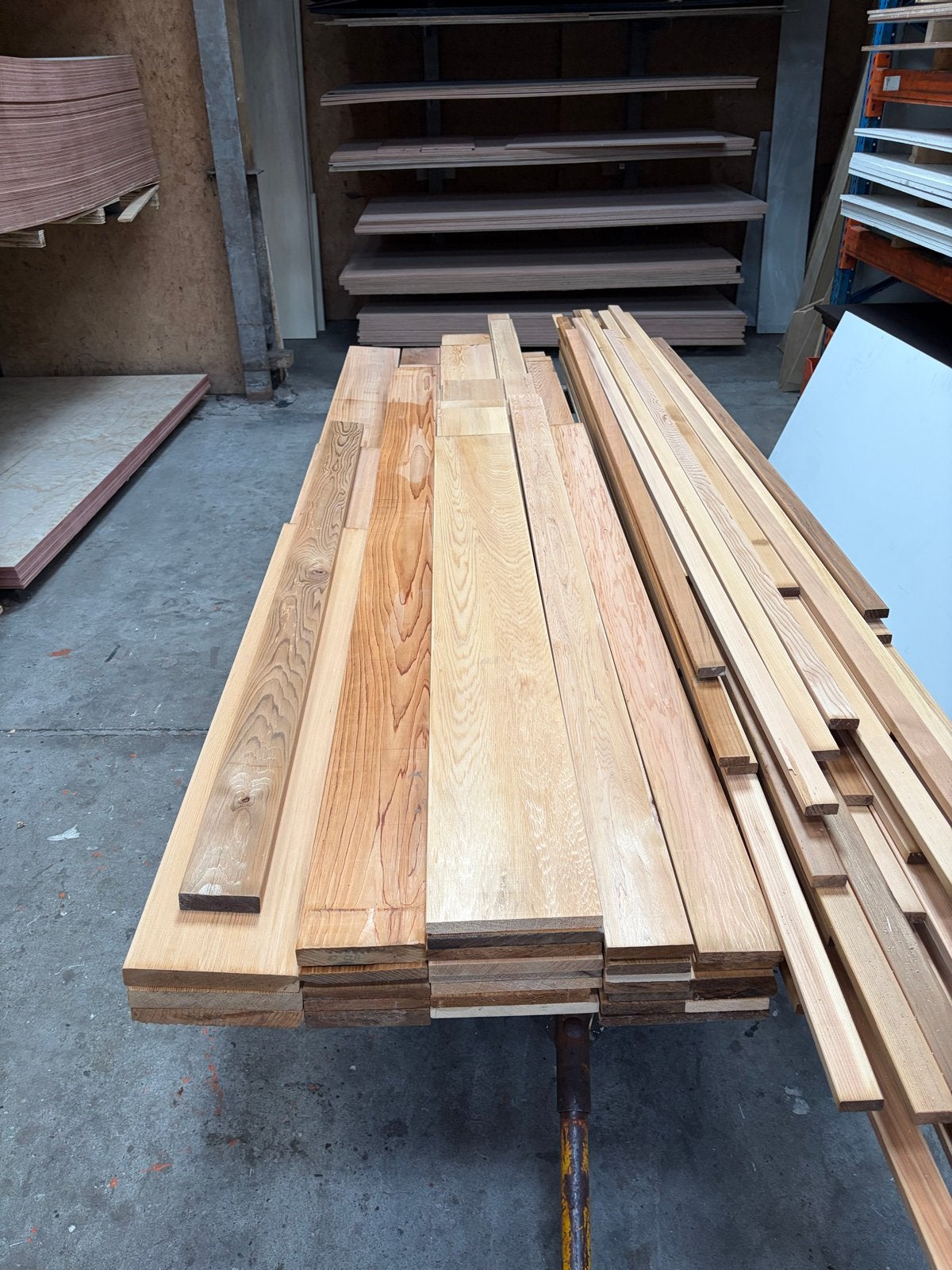 Geschaafd WRC Red Cedar Restpartij - 0,316 m3, Ophalen, 25 tot 50 mm, Nieuw, 200 tot 250 cm
