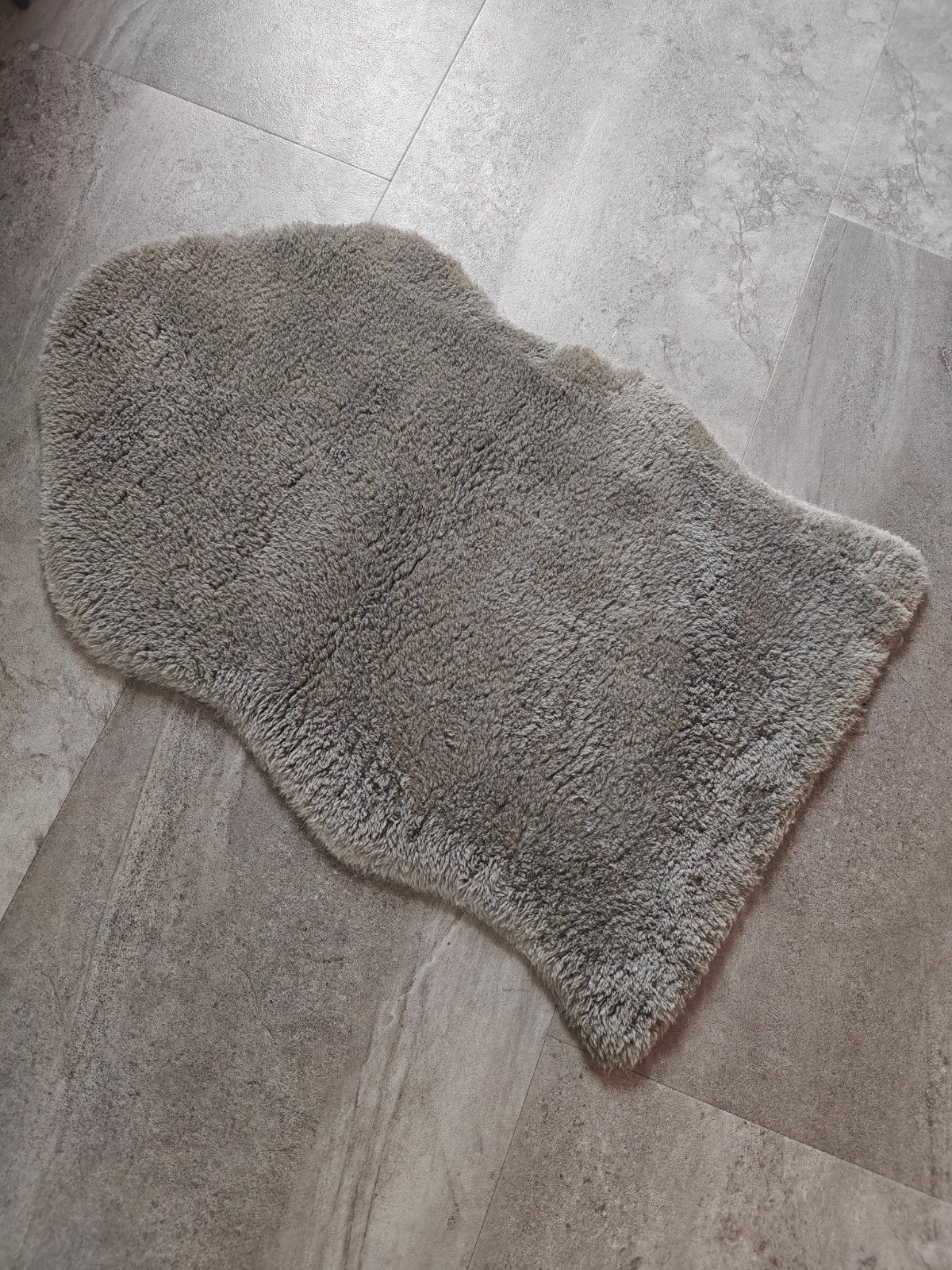 Zacht grijs/groene schapenvacht vloerkleed, Huis en Inrichting, Stoffering | Tapijten en Kleden, 100 tot 150 cm, Groen, Scandinavisch, Modern, Landelijk