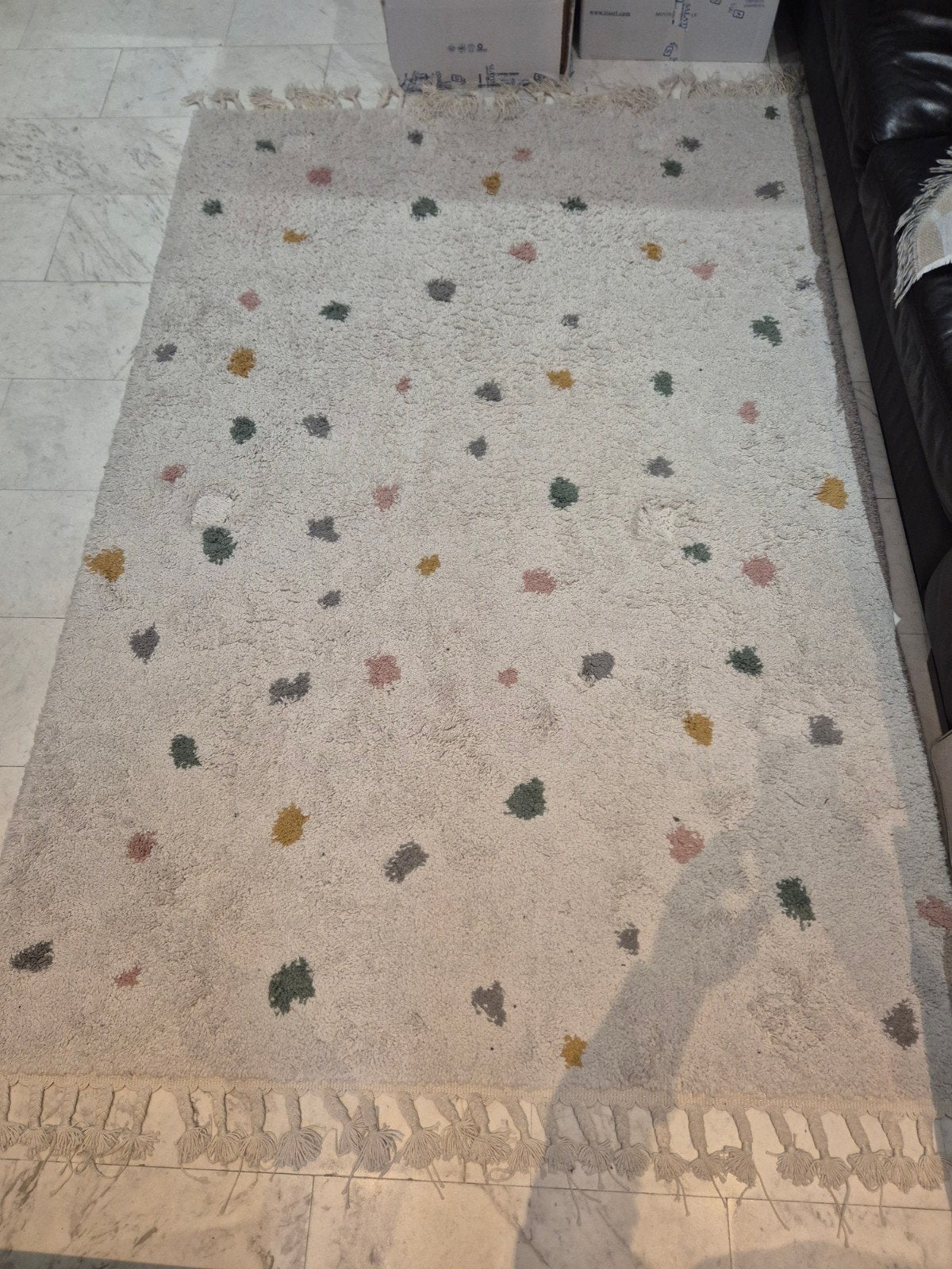 Gratis vloerkleed met vrolijke stippen, Ophalen, Gebruikt, Modern, Speels, 100 tot 150 cm
