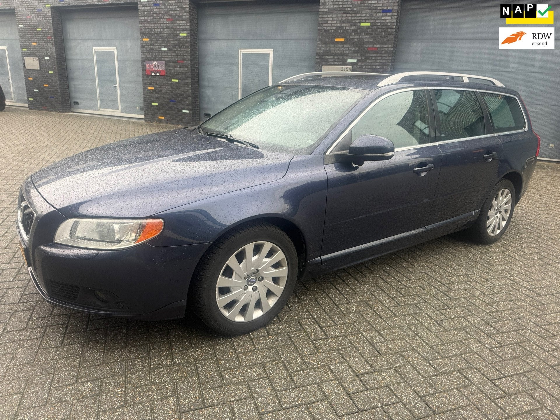 Volvo V70 1.6 T4 Limited Edition Full Options, Gebruikt, 4 cilinders, Blauw, Xenon verlichting