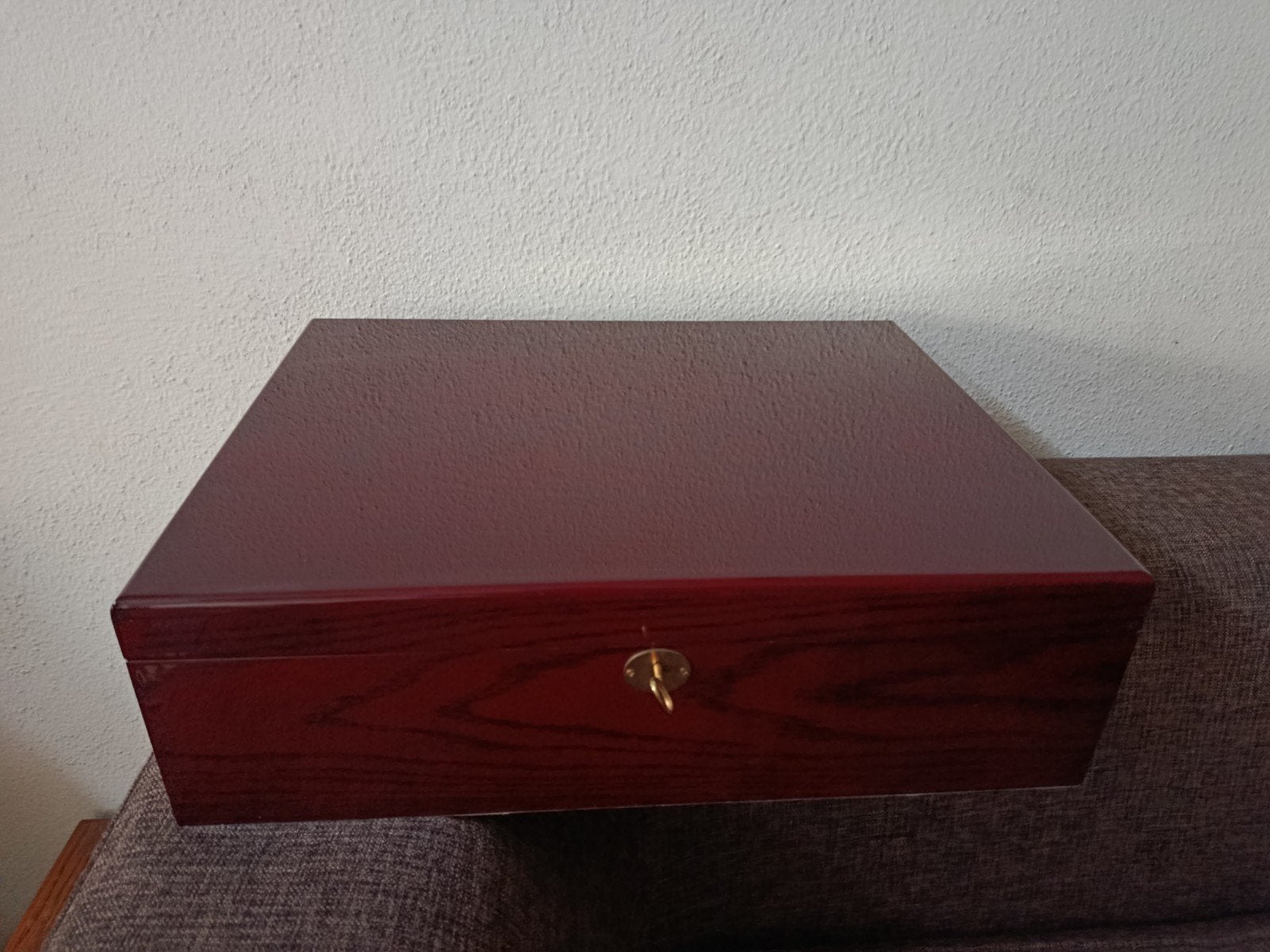 Mooie juwelier doos met sleutel
44/35/13 cm Perfecte staat, Ophalen, Zo goed als nieuw