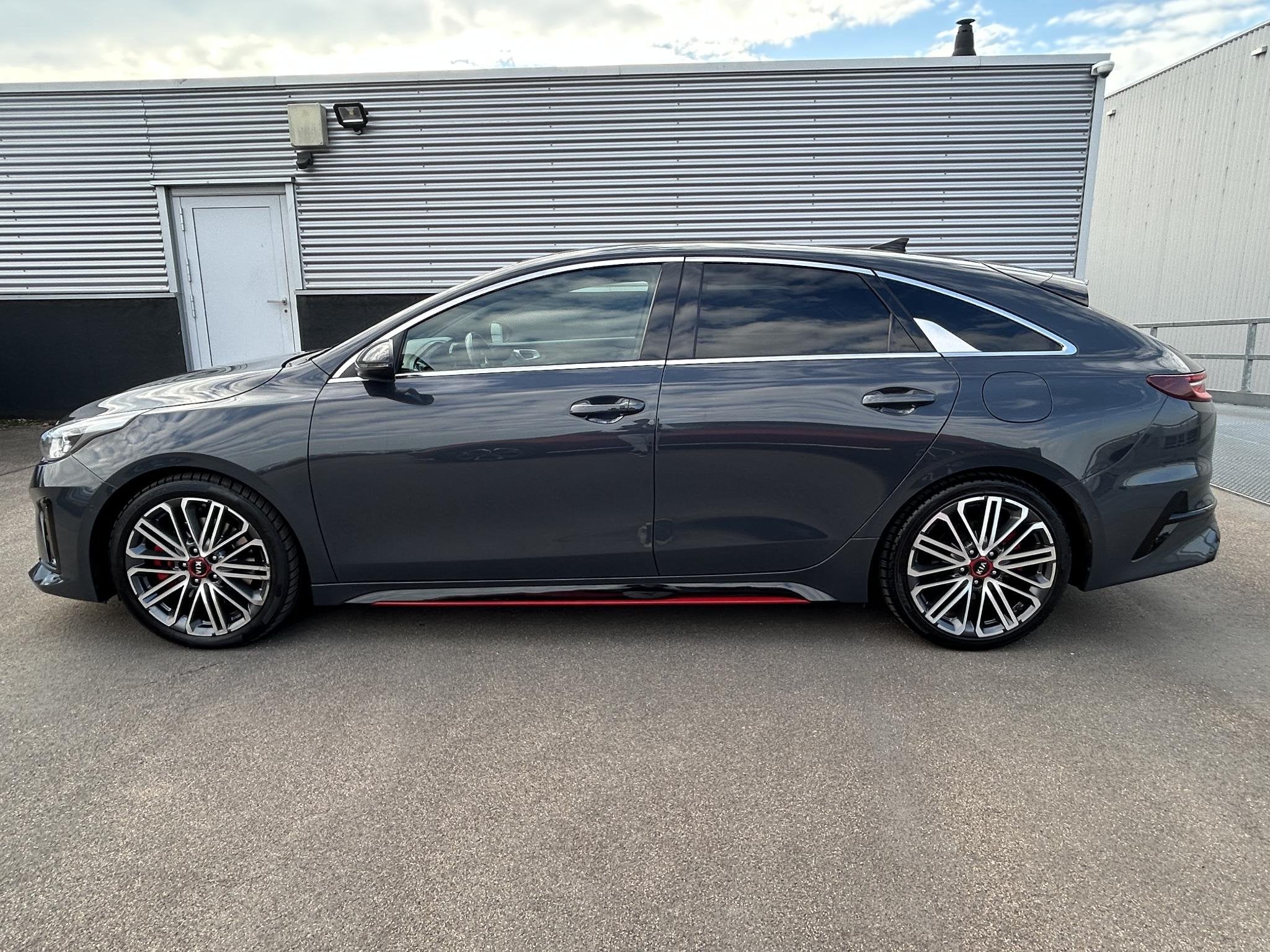 Kia ProCeed 1.6 T-GDI GT 204PK! Schuif/kanteldak, Seat memor, Auto's, Gebruikt, 16 km/l, 66 €/maand, 5 stoelen