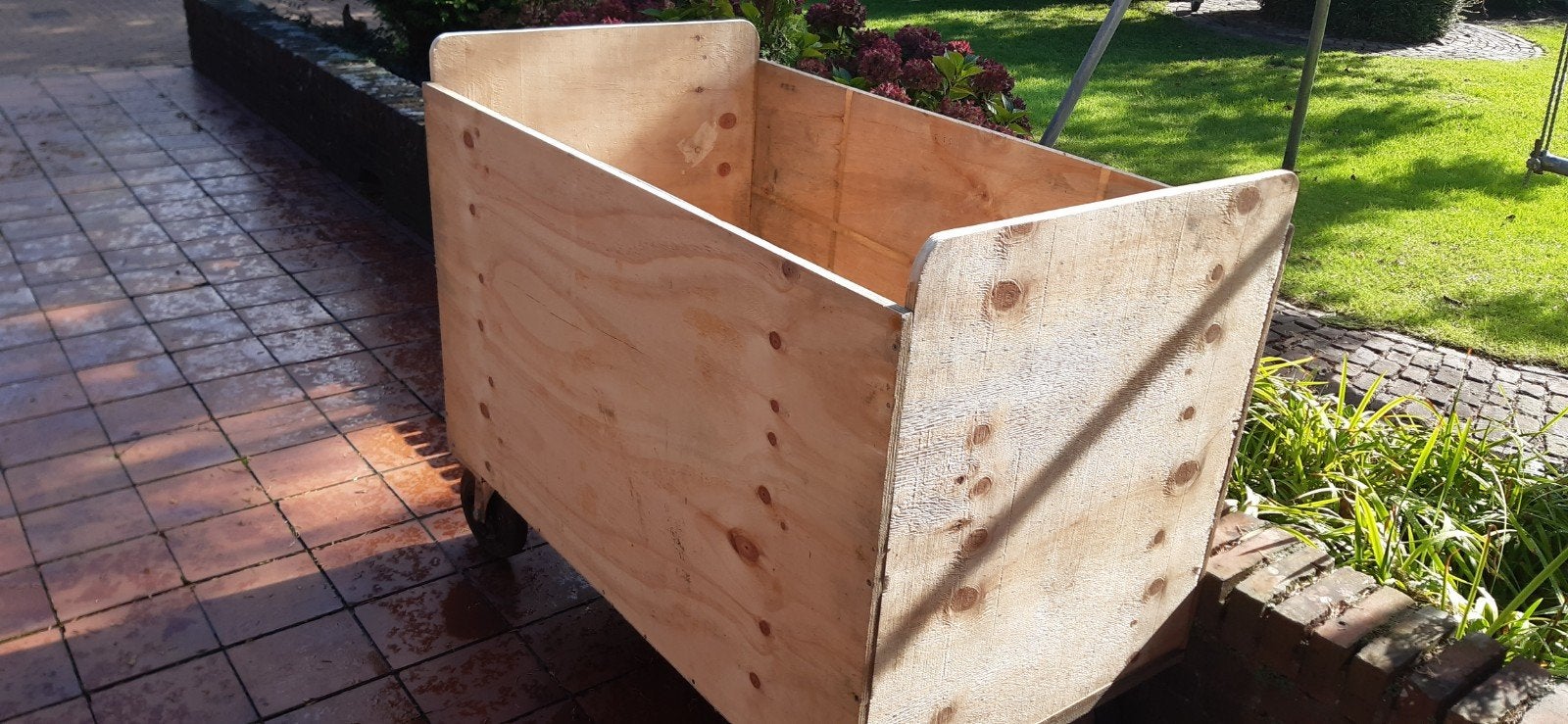 Houten bak op wielen - Handig voor opslag of transport, Ophalen, Zo goed als nieuw, Overige houtsoorten, 100 tot 150 cm