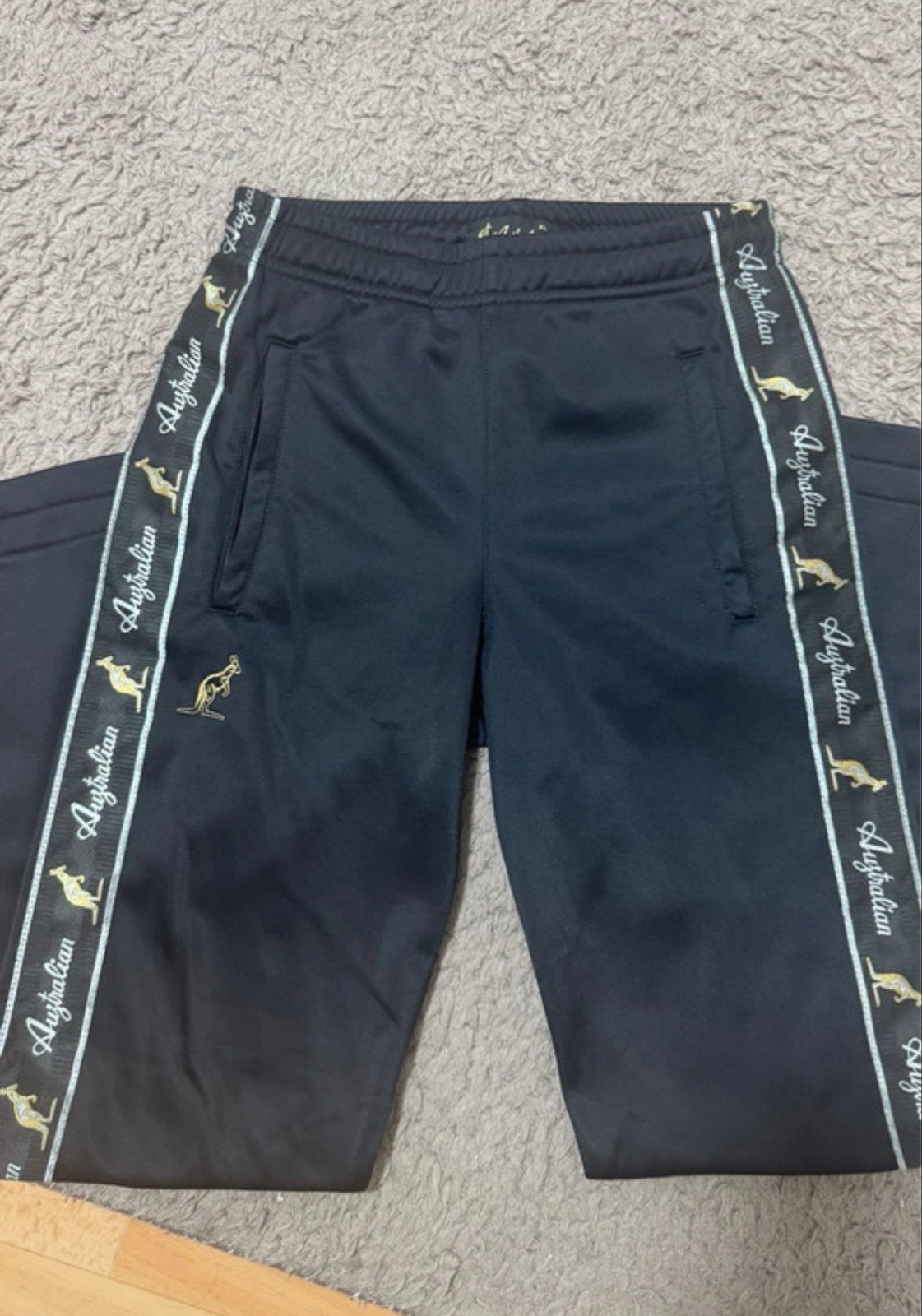 Australian trainingsbroek met logo band - Maat XL/152, Kleding | Dames, Verzenden, Zwart, Maat 46/48 (XL) of groter, Zo goed als nieuw