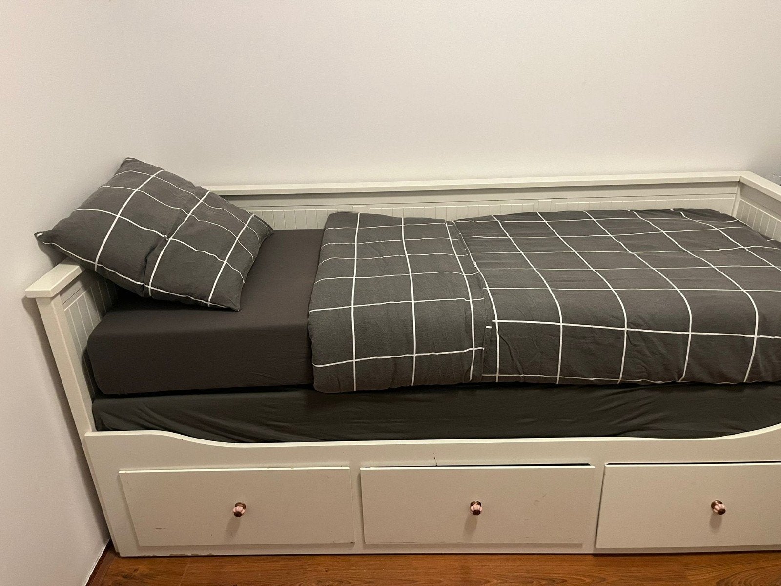 IKEA Bed met 2 matrassen en 3 opberglades - 1- of 2-persoons, Ophalen, 90 cm, Wit, Tweepersoons