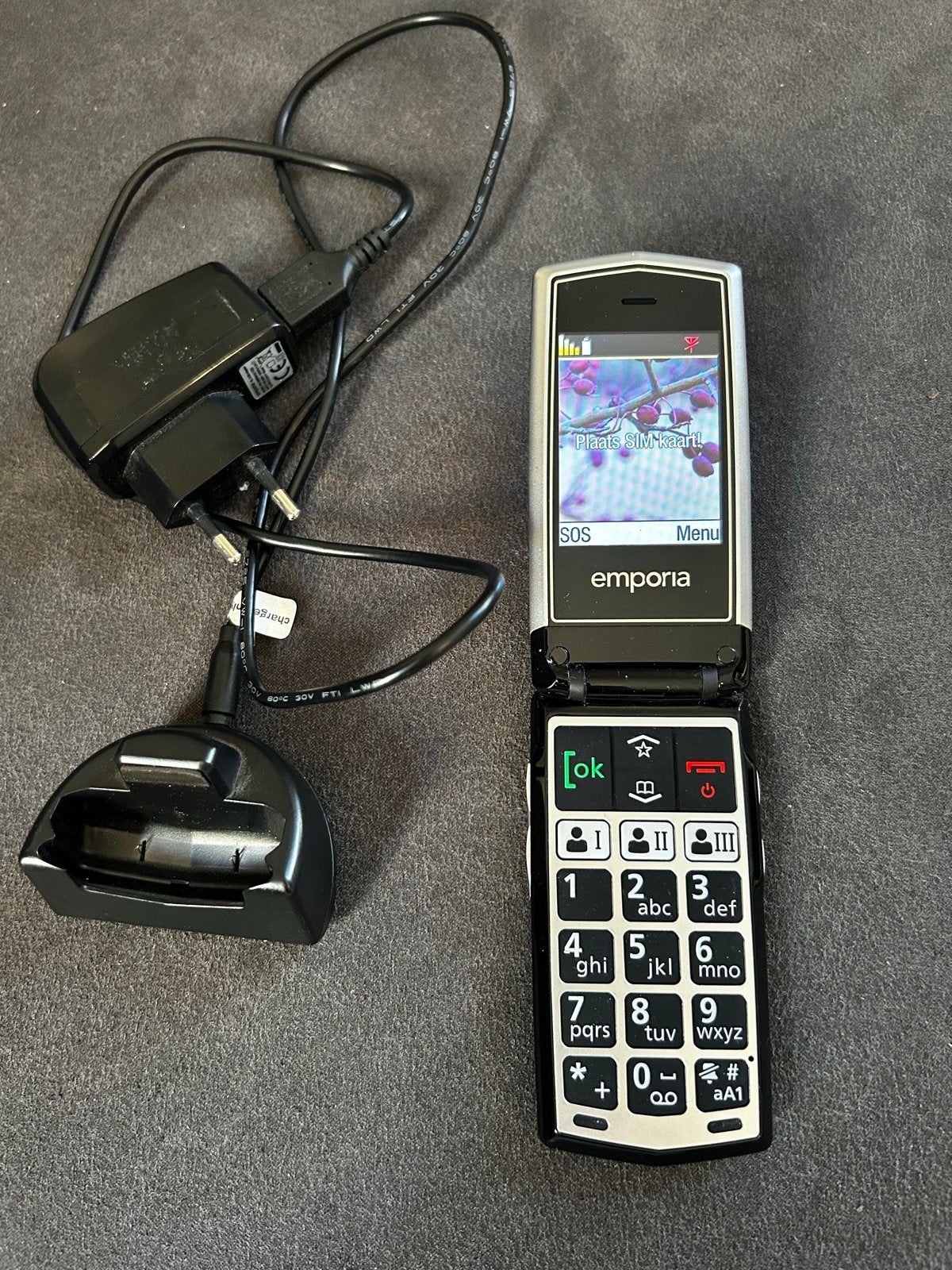 Emporia Klaptelefoon met Oplaadstation, Telecommunicatie, Gebruikt, Inklapmodel, Ophalen of Verzenden, Minder dan 3 megapixel
