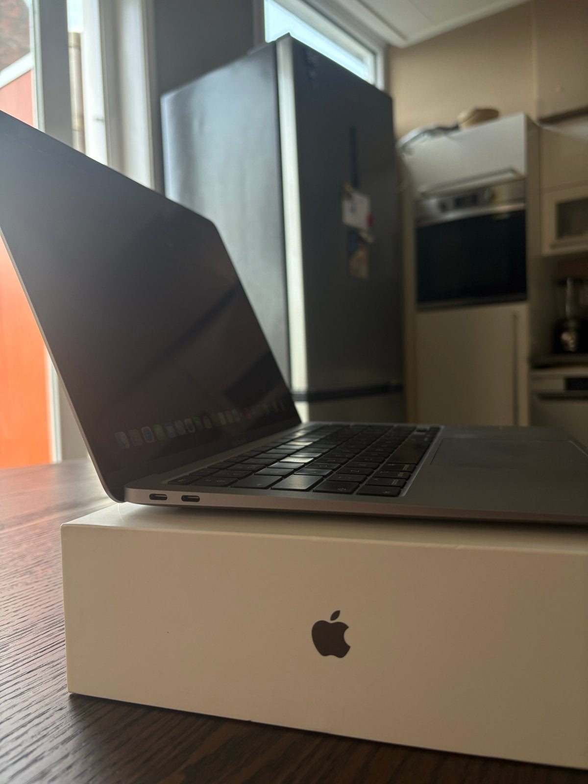 Foto 4 van MacBook Air 2020 - 256GB SSD