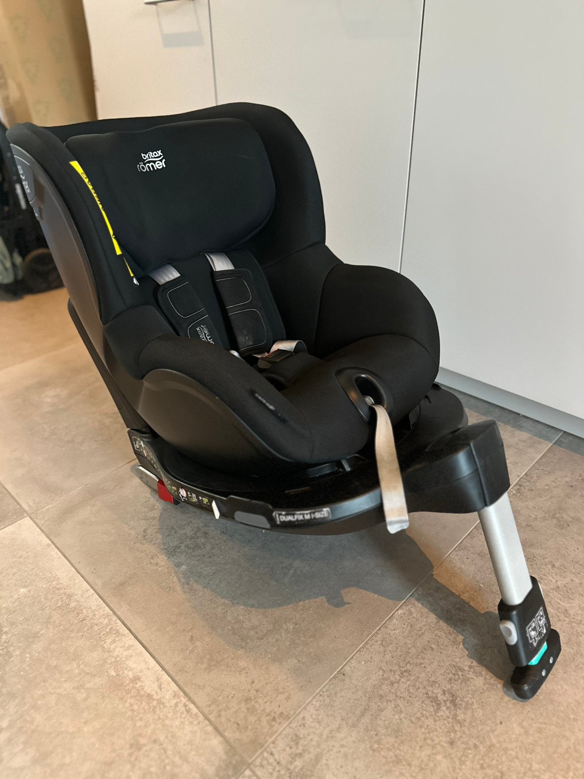 Britax Römer Dualfix M i-Size, Kinderen en Baby's, Autostoeltjes, Ophalen, Romer, 9 t/m 18 kg, Zo goed als nieuw
