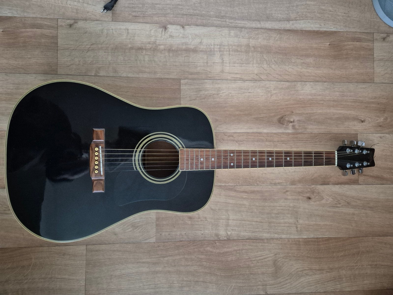 Washburn akoestische gitaar.