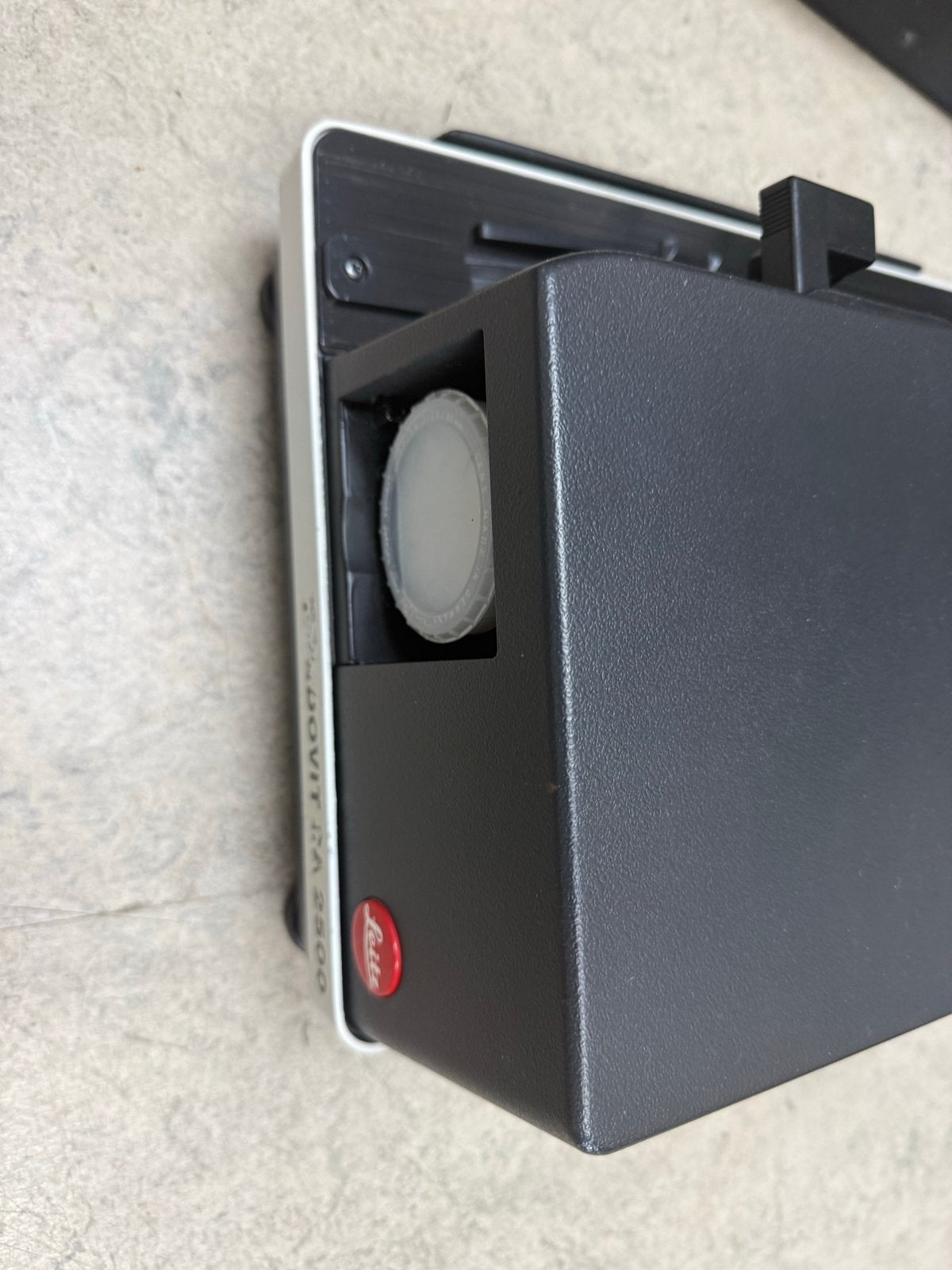 Leitz Pradovit IA 2500 Diaprojector met koffer, Ophalen of Verzenden, Gebruikt