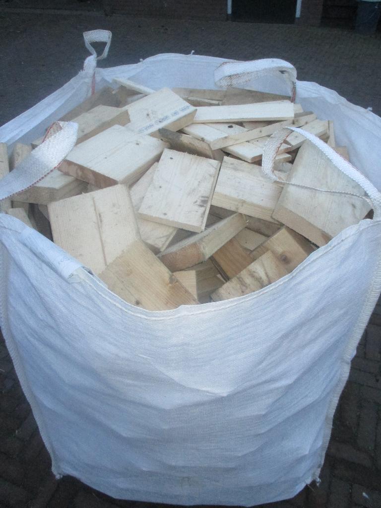 vurenhout haardhout blokken kurkdroog! kuubs big bag €.40,-, Tuin en Terras, Haardhout, Minder dan 3 m³, Ophalen, Overige houtsoorten
