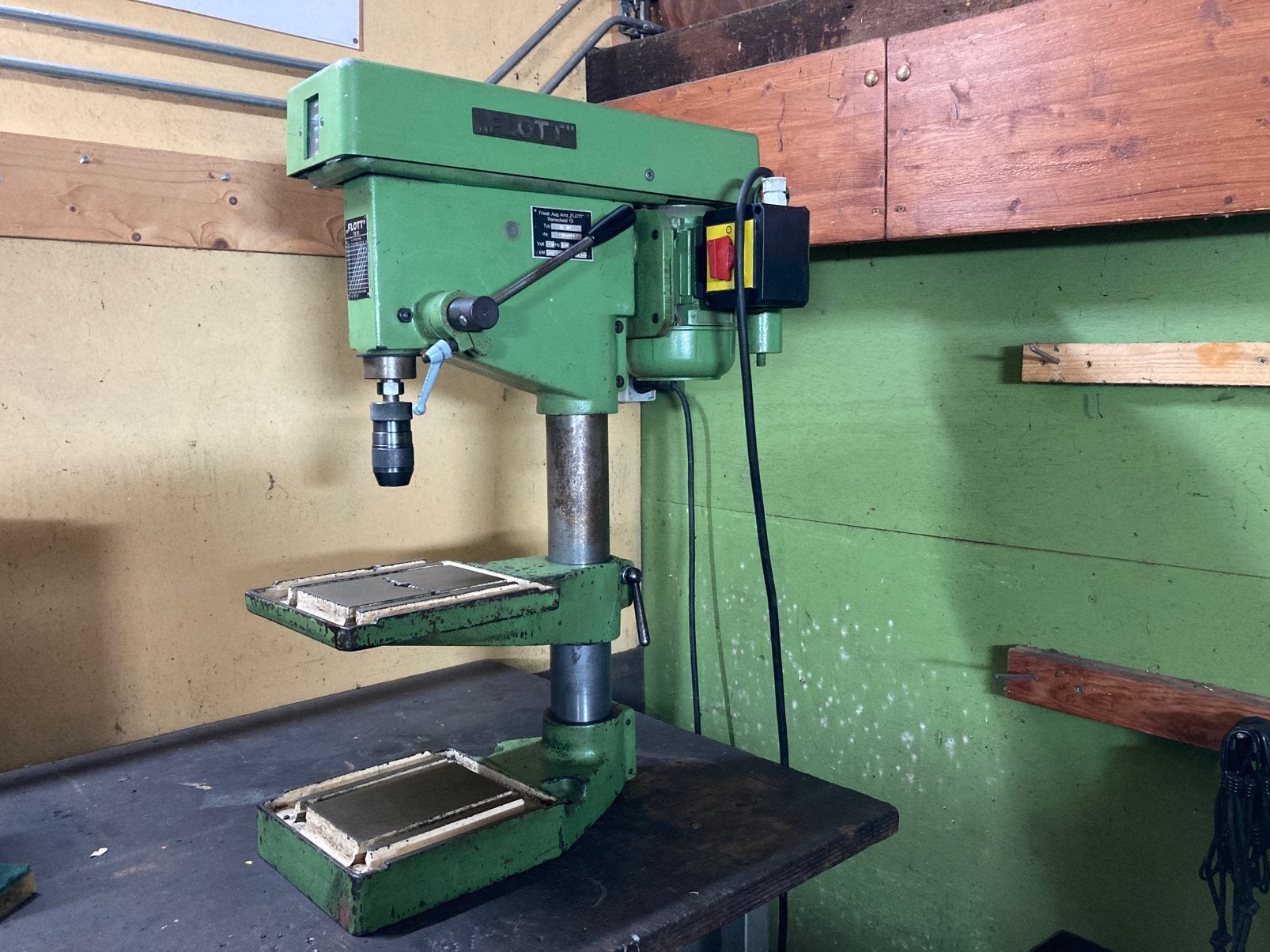 Te koop tafelkolom boormachine Flott TB10, Doe-het-zelf en Verbouw, Ophalen, Variabele snelheid, Zo goed als nieuw, Kolomboormachine