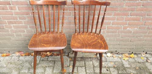 stoelen met spijlen retro van hout 2 stuks, Ophalen of Verzenden