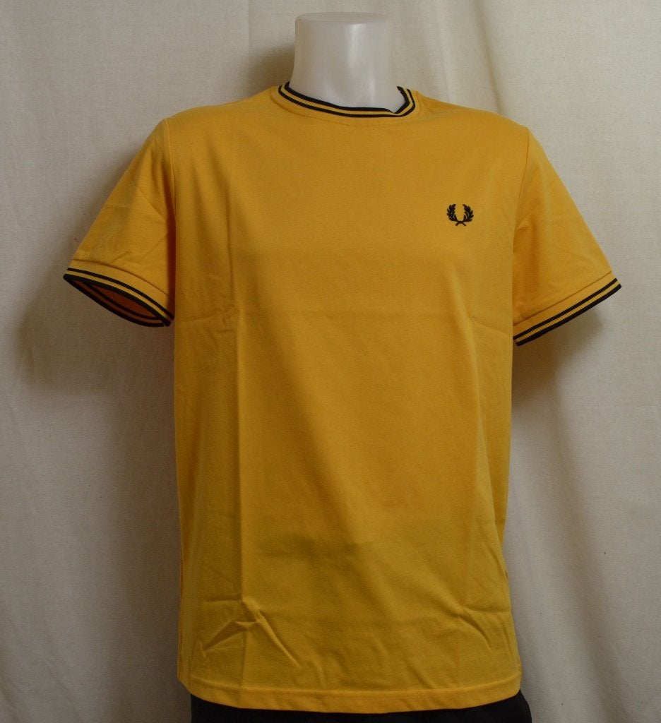t-shirt fred perry twin tip gold maat M, L, XL en XXL nieuw, Kleding | Heren, T-shirts, Overige kleuren, Ophalen of Verzenden