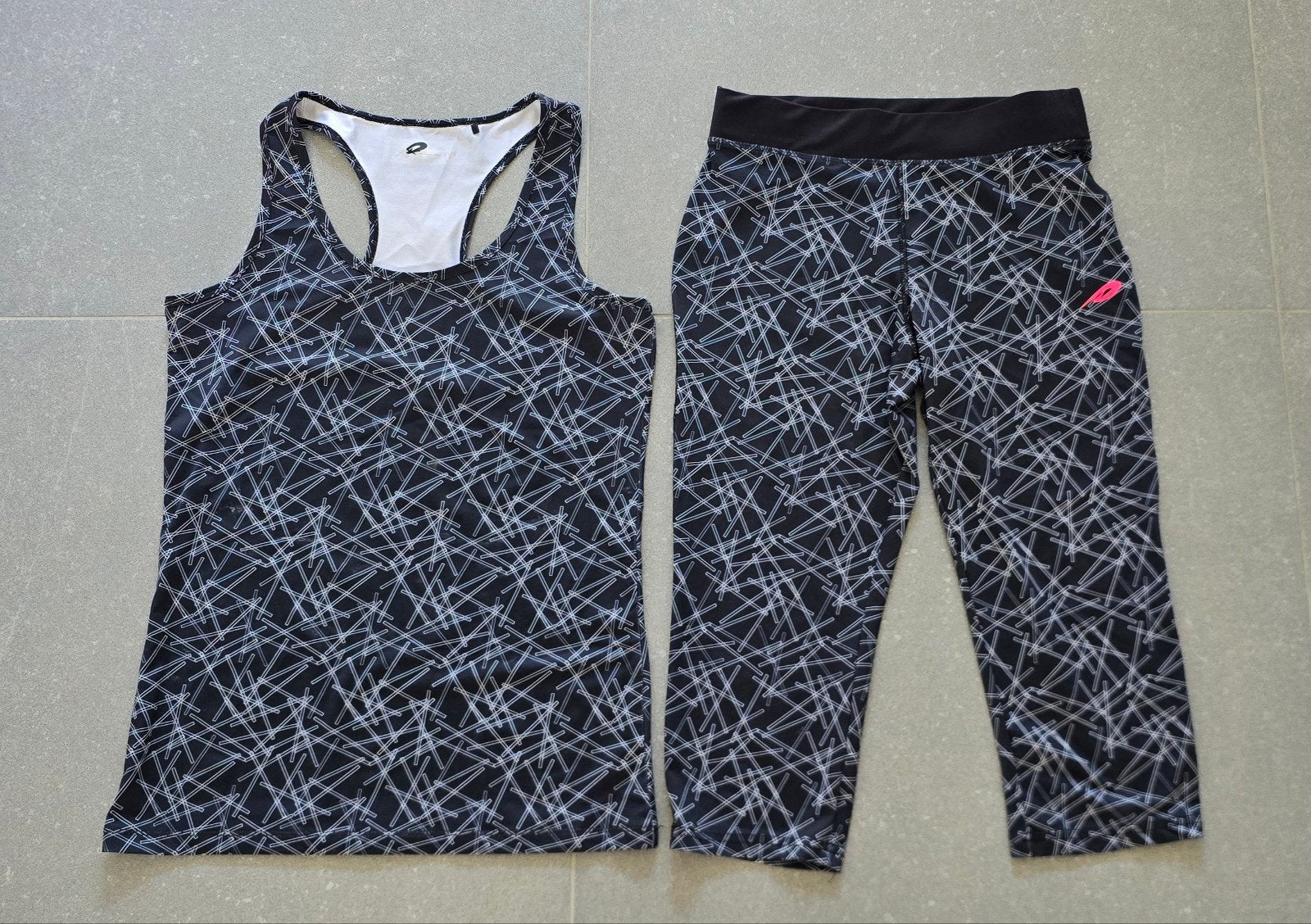 Sportset: Top en Capri Legging (Maat M), Maat 38/40 (M), Zwart, Ophalen of Verzenden, Gedragen