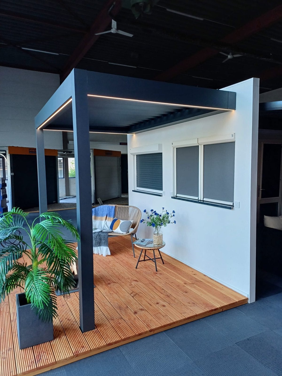Moderne Tuinpaviljoen met Lamellendak en Verlichting, Ophalen, Zo goed als nieuw, Tuinpaviljoen